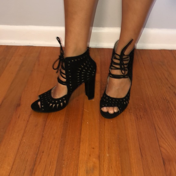Laser cut Aztec design Heels - Picture 8 of 9